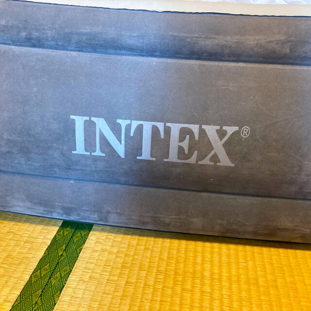 INTEX(インテックス) エアーベッド  シングルサイズ　値下げ⭐️ スポーツ/アウトドアのアウトドア(寝袋/寝具)の商品写真