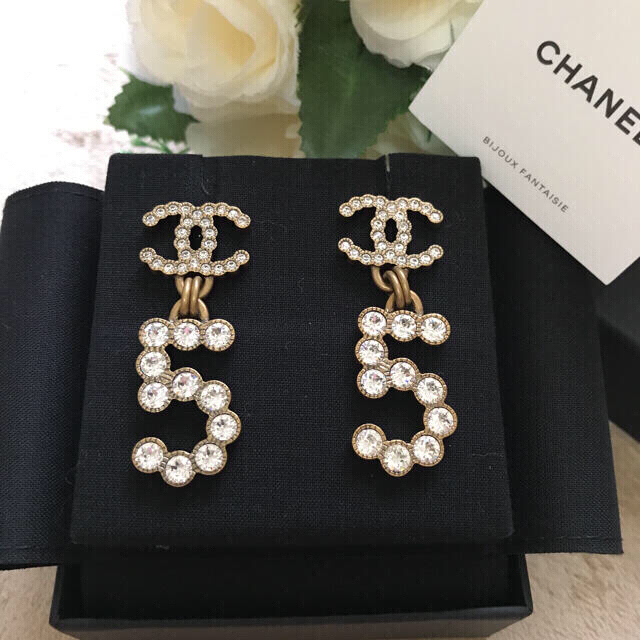 CHANEL(シャネル)のCHANEL❤️激レア💙CCマーク&5❤️新品未使用❤️大振りピアス レディースのアクセサリー(ピアス)の商品写真