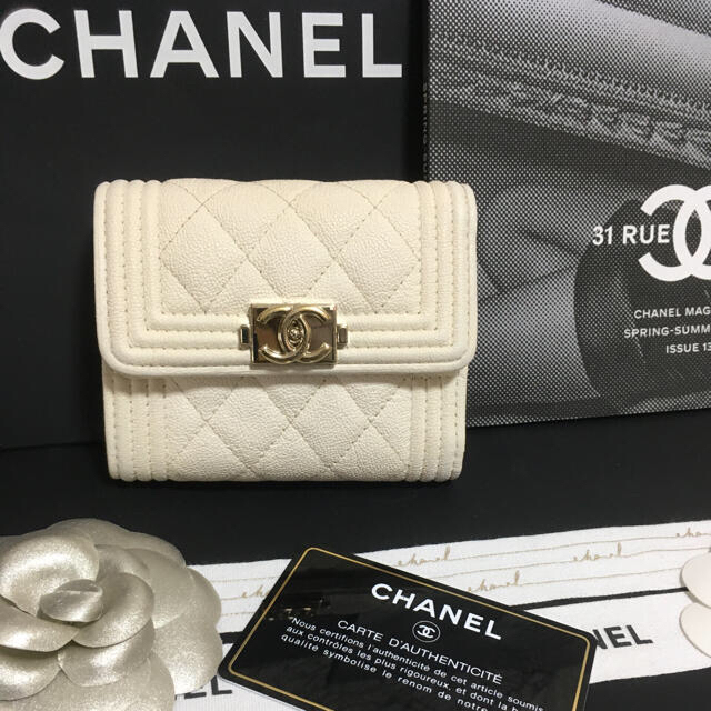 CHANEL ボーイシャネル 二つ折り長財布 マトラッセ キャビアスキン