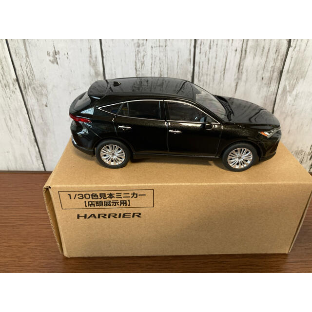 TOYOTA HARRIER 30/1 色見本ミニカー プレシャスブラックパール 4