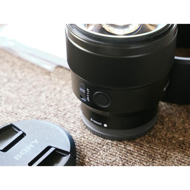 SONY(ソニー)の美品 SONY FE 85mm F1.8 SEL85F18 スマホ/家電/カメラのカメラ(レンズ(単焦点))の商品写真