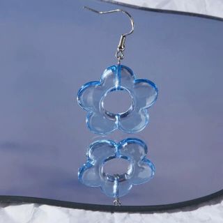 お花　ブルー　アクリルピアス(ピアス)