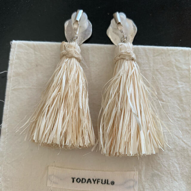 TODAYFUL(トゥデイフル)のtodayful 新品未使用★Raffia Fringe Earring レディースのアクセサリー(イヤリング)の商品写真