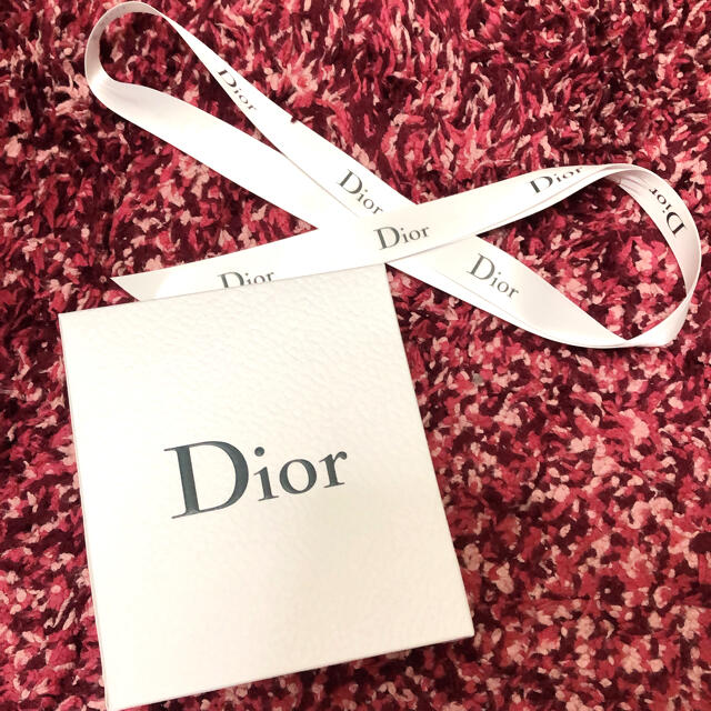 Dior(ディオール)のDior ディオール ギフトBOX リボン付 レディースのバッグ(ショップ袋)の商品写真