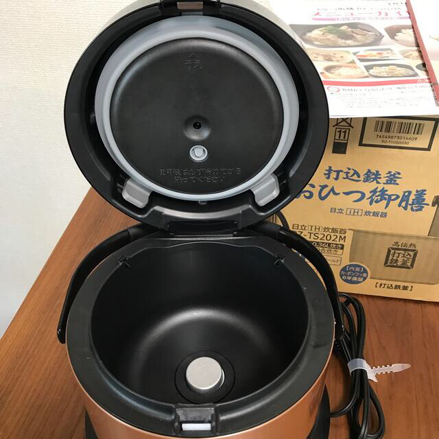 日立(ヒタチ)の美品　おひつ御膳　打込鉄釜　日立　炊飯器　日本製　RZ-TS202M スマホ/家電/カメラの調理家電(炊飯器)の商品写真