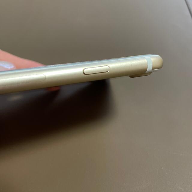 Apple(アップル)のiPhone7 32GB Gold スマホ/家電/カメラのスマートフォン/携帯電話(スマートフォン本体)の商品写真