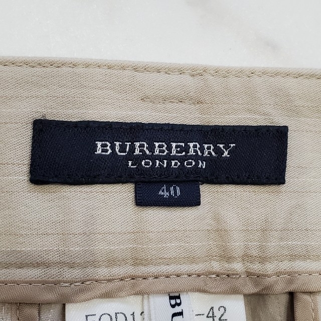 BURBERRY(バーバリー)のバーバリーロンドン　ストライプ　パンツ　ダブル　ベージュ　レディース　服 レディースのパンツ(その他)の商品写真