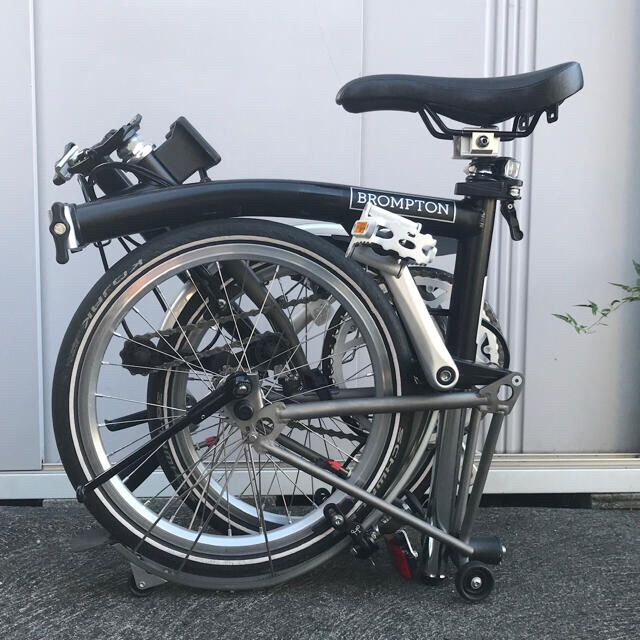 BROMPTON(ブロンプトン)の2018年式　ブロンプトン　S2L-X （3速カスタム済）マットブラック　美品 スポーツ/アウトドアの自転車(自転車本体)の商品写真