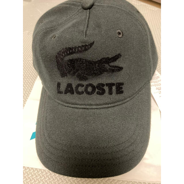 LACOSTE(ラコステ)の新品　ラコステ　キャップ　エンボスプリント　5パネル メンズの帽子(キャップ)の商品写真