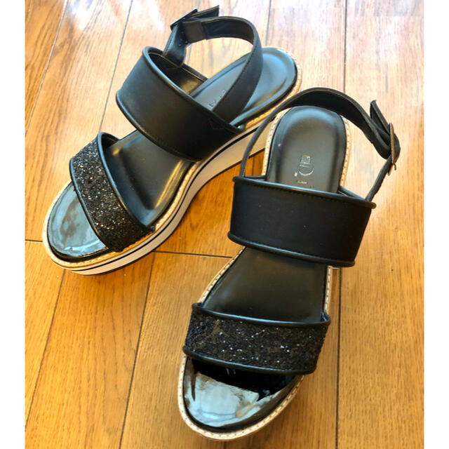 DIANA(ダイアナ)の⭐︎ダイアナ　ブラックラメサンダル⭐︎23.5㎝ レディースの靴/シューズ(サンダル)の商品写真