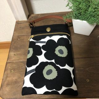 マリメッコ(marimekko)のスマホケース　スマホポーチ　かわいい！　ハンドメイド　マリメッコ  ウニッコ(ポーチ)