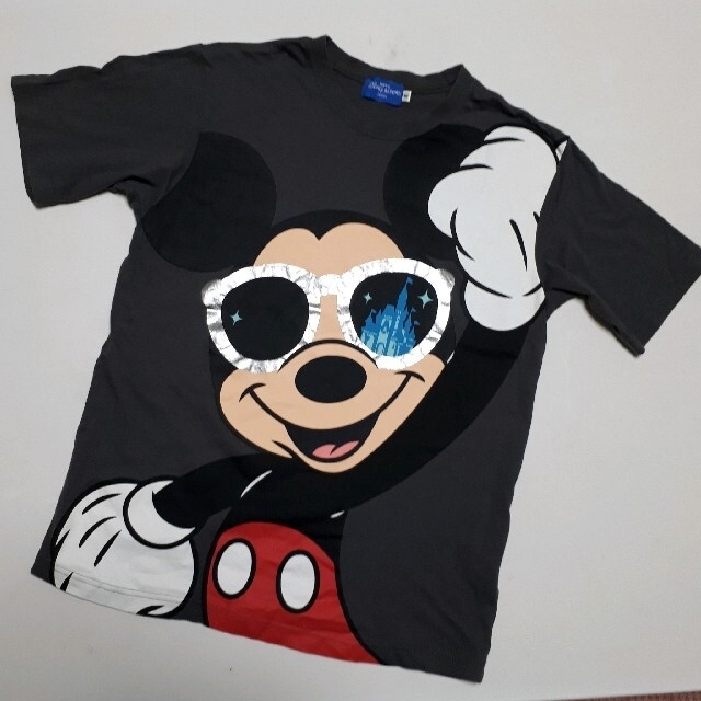 Disney(ディズニー)のミッキー　Tシャツ　グレー　M　ディズニーランド レディースのトップス(Tシャツ(半袖/袖なし))の商品写真