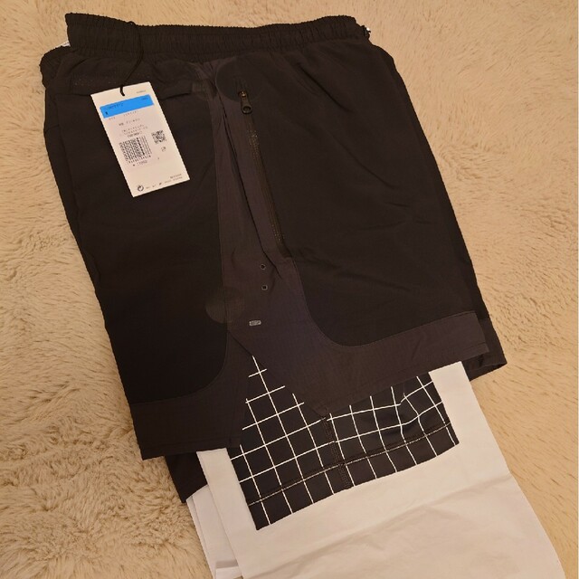 NIKE(ナイキ)のオフホワイト ナイキ ショーツ グリッド ブラック メンズのパンツ(ショートパンツ)の商品写真