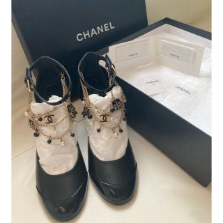 シャネル(CHANEL)のシャネル❤豪華チャーム パンプス 38 24.5(ハイヒール/パンプス)