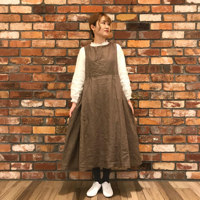 ネストローブ ブラックヘンプエプロンワンピース(モカ)