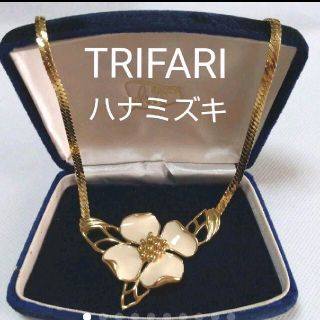 TRIFARI トリファリ   ハナミズキ 花＊ゴールドネックレス(ネックレス)