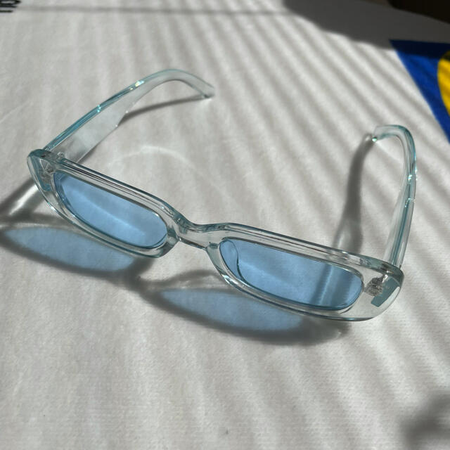WEGO(ウィゴー)のサングラス ブルー 水色 クリア 縁 夏 カラー  レディースのファッション小物(サングラス/メガネ)の商品写真
