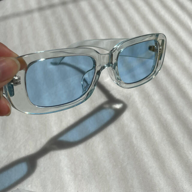 WEGO(ウィゴー)のサングラス ブルー 水色 クリア 縁 夏 カラー  レディースのファッション小物(サングラス/メガネ)の商品写真