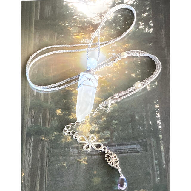 “神話の聖地に宿る封印の女神“  宮崎産水晶　タントリックツイン　虹　マスター その他のその他(その他)の商品写真
