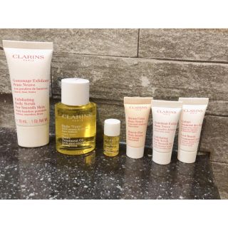 クラランス(CLARINS)の値下げ！クラランス　ボディオイル、ボディスクラブ＋おまけ付き(ボディオイル)