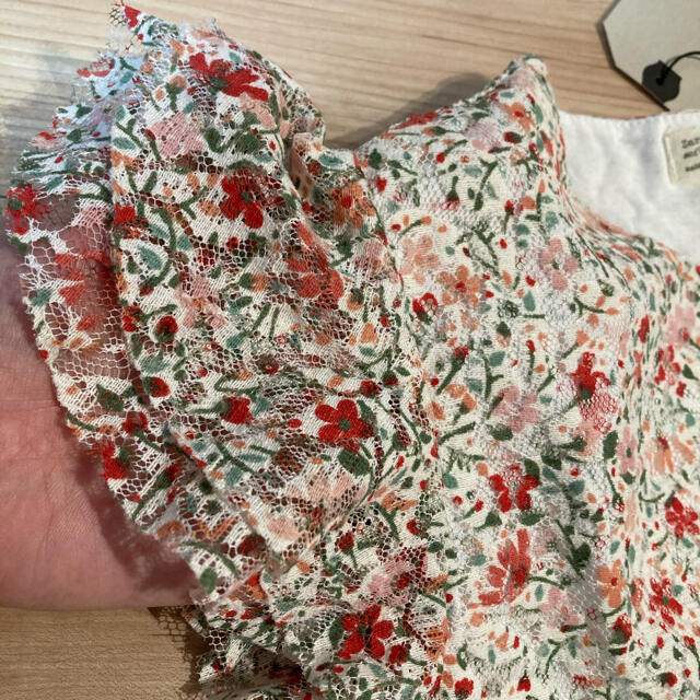 ZARA(ザラ)のザラガール　花柄　サロペット キッズ/ベビー/マタニティのキッズ服女の子用(90cm~)(パンツ/スパッツ)の商品写真