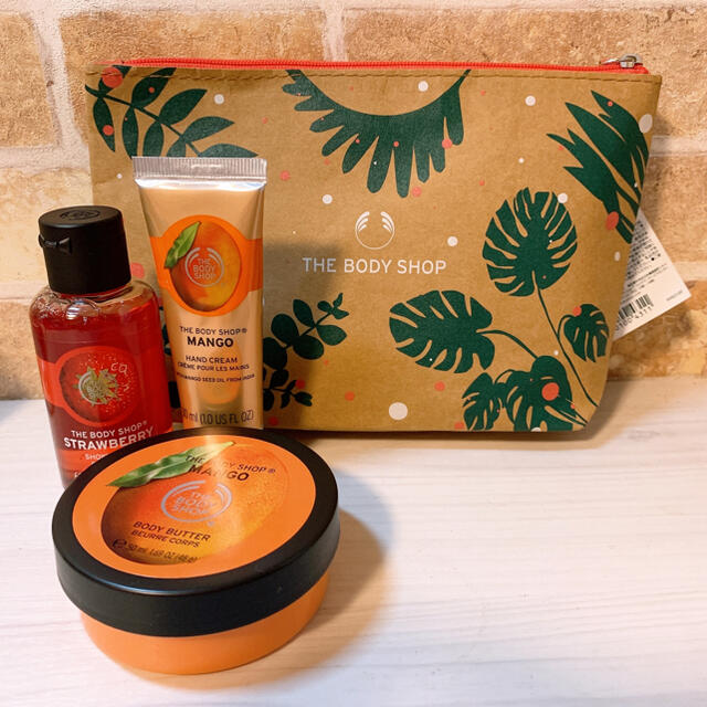 THE BODY SHOP(ザボディショップ)の【新品未使用】BODYSHOP ポーチギフト ボディーショップ コスメ/美容のボディケア(バスグッズ)の商品写真