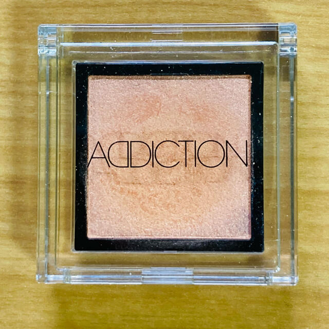 ADDICTION(アディクション)のアディクション　限定アイシャドウ　レッドリリィ 109 コスメ/美容のベースメイク/化粧品(アイシャドウ)の商品写真