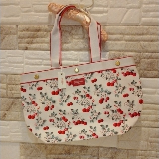 Cath Kidston(キャスキッドソン)のCath Kidston　handbag　最終セール価格🍒 レディースのバッグ(ハンドバッグ)の商品写真