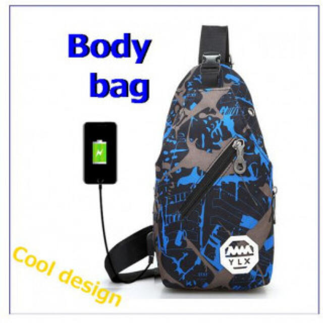 99青 ボディバッグ メンズ カモフラ 迷彩 斜め掛け USBポート付き 軽い メンズのバッグ(ボディーバッグ)の商品写真