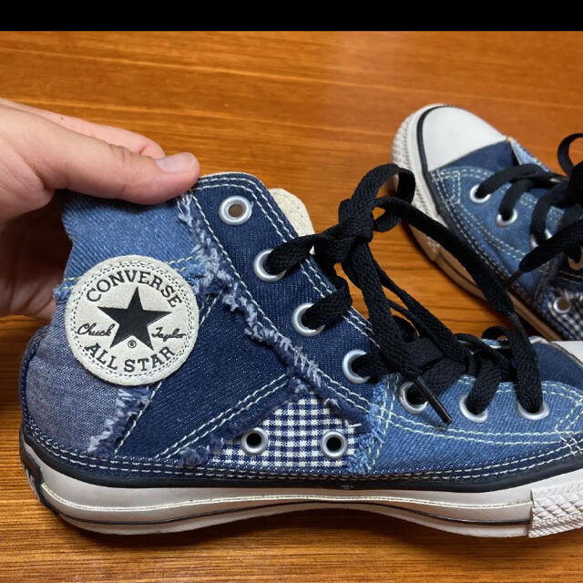 CONVERSE(コンバース)のコンバース ハイカット スニーカー　パッチワーク　デニム　22.5 キッズ/ベビー/マタニティのキッズ靴/シューズ(15cm~)(スニーカー)の商品写真