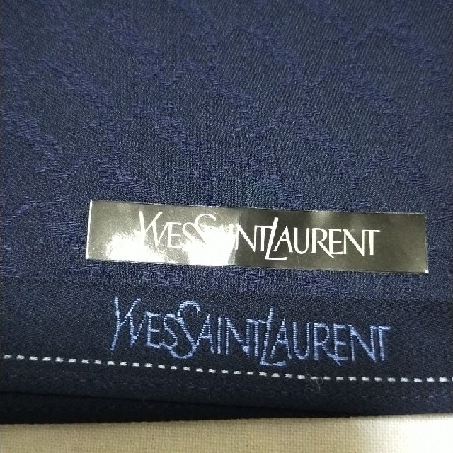 Yves Saint Laurent Beaute(イヴサンローランボーテ)のイヴサンローラン　ハンカチ２枚セット　総柄　新品未使用品 レディースのファッション小物(ハンカチ)の商品写真