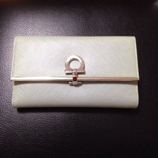 サルヴァトーレフェラガモ(Salvatore Ferragamo)のフェラガモ長財布(財布)