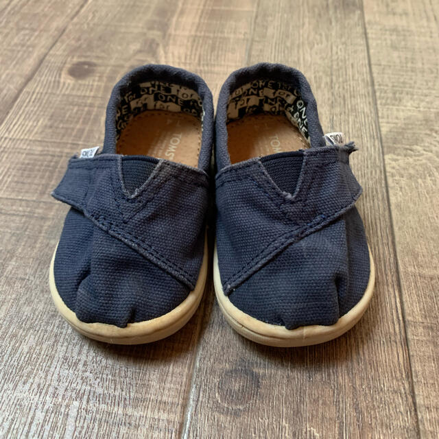 TOMS(トムズ)のTOMS ベビーシューズ　11㎝　紺色 キッズ/ベビー/マタニティのベビー靴/シューズ(~14cm)(スニーカー)の商品写真