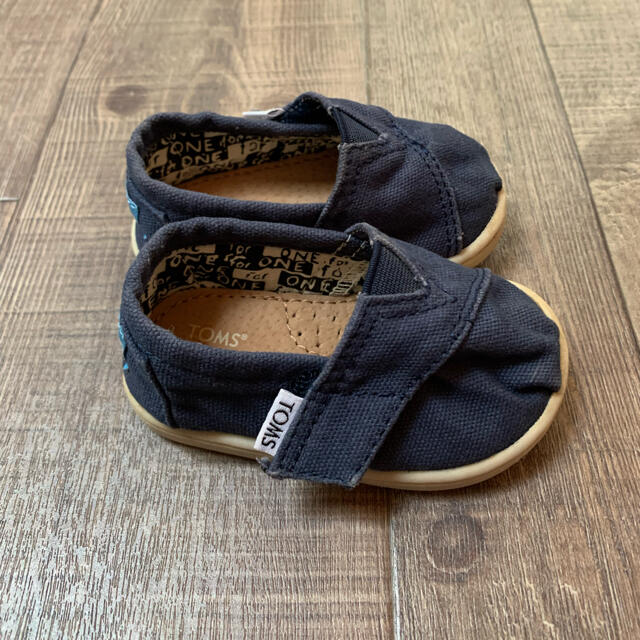 TOMS(トムズ)のTOMS ベビーシューズ　11㎝　紺色 キッズ/ベビー/マタニティのベビー靴/シューズ(~14cm)(スニーカー)の商品写真