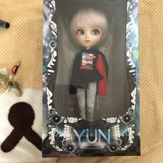イスル ユン YUN プロフィールカード、スタンドなし プーリップ の通販