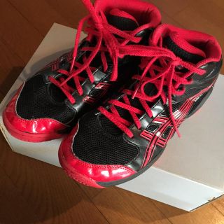 アシックス(asics)のasicsの黒赤バスケットシューズ☆２３cm(スニーカー)