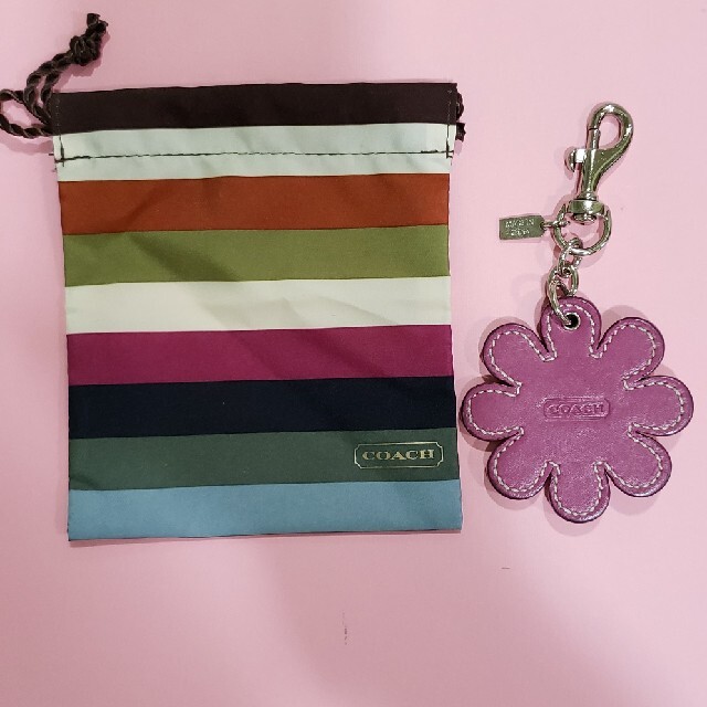 COACH(コーチ)の#COACHコーチ　#花チャーム　#レザー レディースのアクセサリー(チャーム)の商品写真