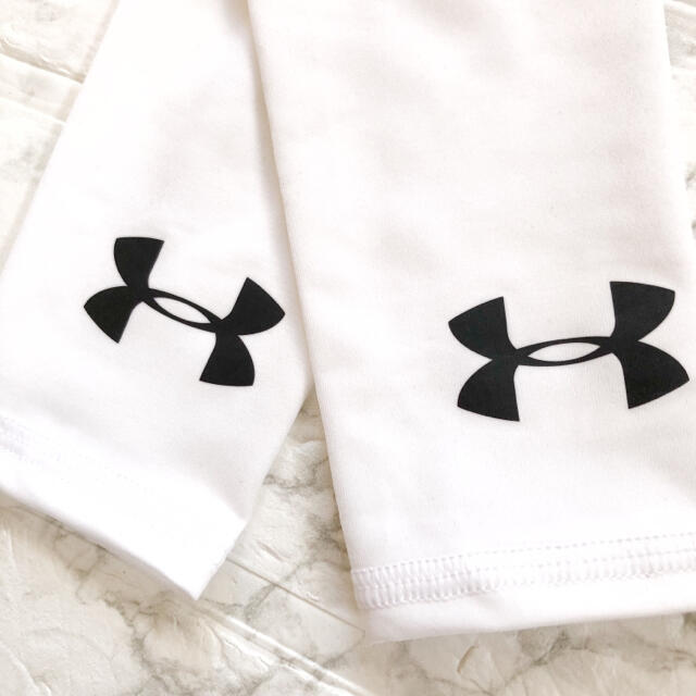 UNDER ARMOUR(アンダーアーマー)のセール新品❗️アンダーアーマー アームスリーブ(トレーニング/男女兼用) スポーツ/アウトドアのランニング(ウェア)の商品写真