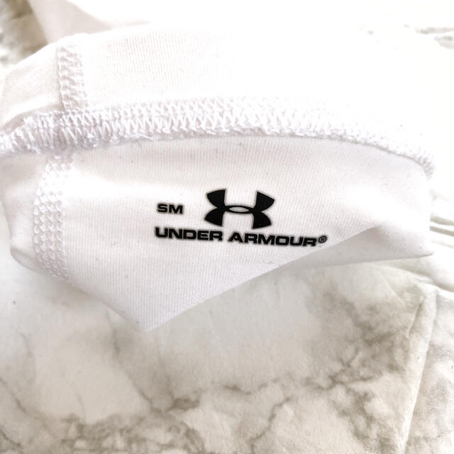 UNDER ARMOUR(アンダーアーマー)のセール新品❗️アンダーアーマー アームスリーブ(トレーニング/男女兼用) スポーツ/アウトドアのランニング(ウェア)の商品写真