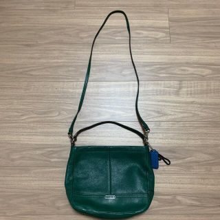 コーチ(COACH)のコーチ　ショルダーバッグ　ハンドバッグ　ロゴチャーム付き(ショルダーバッグ)