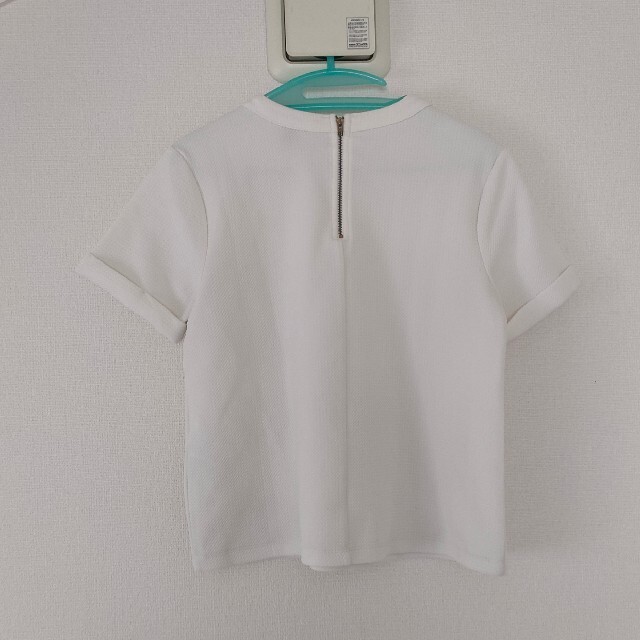FOREVER 21(フォーエバートゥエンティーワン)の白 半袖 カットソー レディースのトップス(カットソー(半袖/袖なし))の商品写真