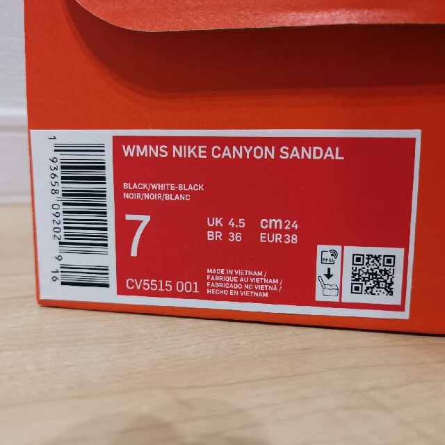 NIKE(ナイキ)のナイキ　キャニオンサンダル　24cm 新品未使用 レディースの靴/シューズ(サンダル)の商品写真
