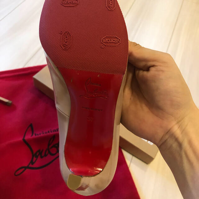 Christian Louboutin(クリスチャンルブタン)のクリスチャンルブタン　ベージュ　パンプス レディースの靴/シューズ(ハイヒール/パンプス)の商品写真