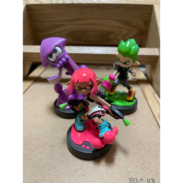 スプラトゥーン　アミーボ　3体　ガール　イカ　ボーイ　ネオンカラー　スイッチ