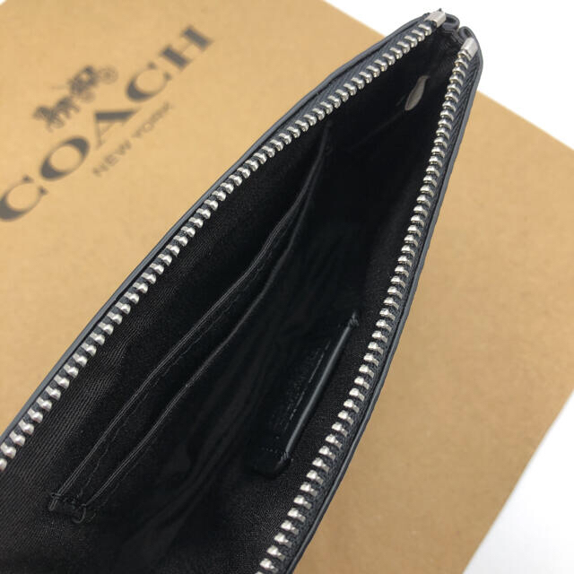 COACH(コーチ)の【COACH X PEANUTS☆新作】完売品！新品！スヌーピー！リストレット レディースのファッション小物(ポーチ)の商品写真