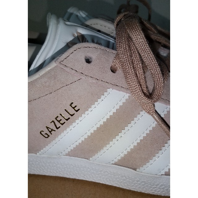 adidas(アディダス)のadidas GAZELLE 24 ベージュ   レディースの靴/シューズ(スニーカー)の商品写真