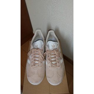 アディダス(adidas)のadidas GAZELLE 24 ベージュ  (スニーカー)