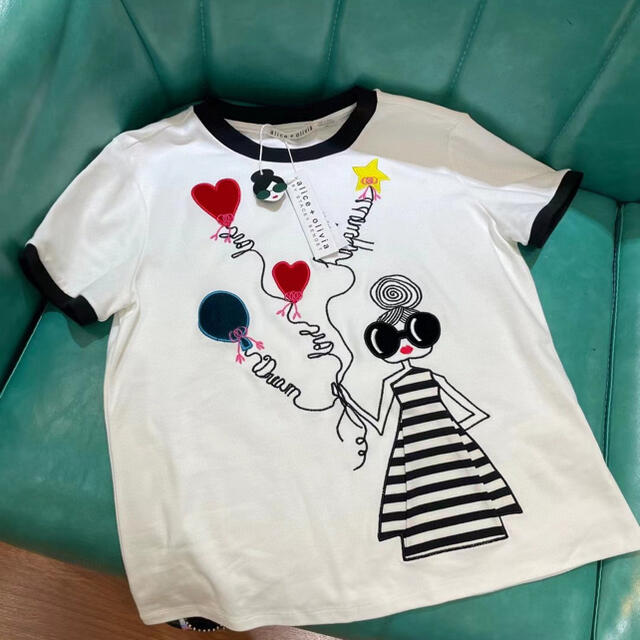 Alice+Olivia(アリスアンドオリビア)の ❤️ ★Alice olive2021新作新品　白Tシャツ綺麗　オシャレ レディースのトップス(Tシャツ(半袖/袖なし))の商品写真