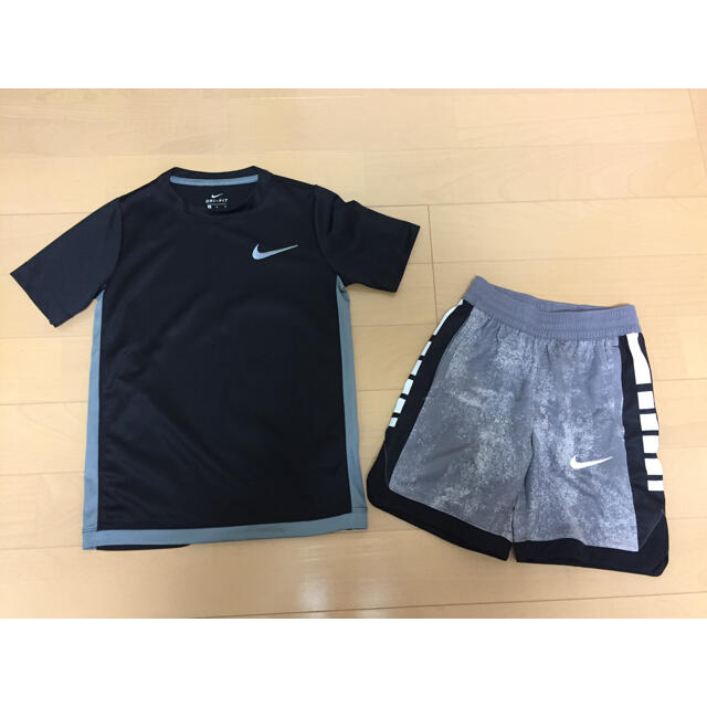 NIKE(ナイキ)のナイキ  Tシャツ&ショートパンツのセット（130-140） スポーツ/アウトドアのランニング(ウェア)の商品写真