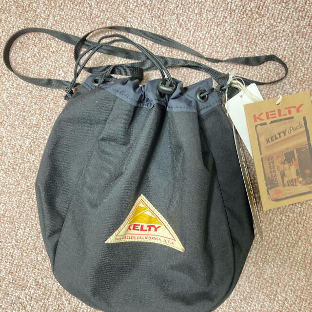 KELTY(ケルティ)の一時値下げ　新品未使用　ケルティ　KELTY 巾着　ブラック　ショルダー　古着 レディースのバッグ(ショルダーバッグ)の商品写真